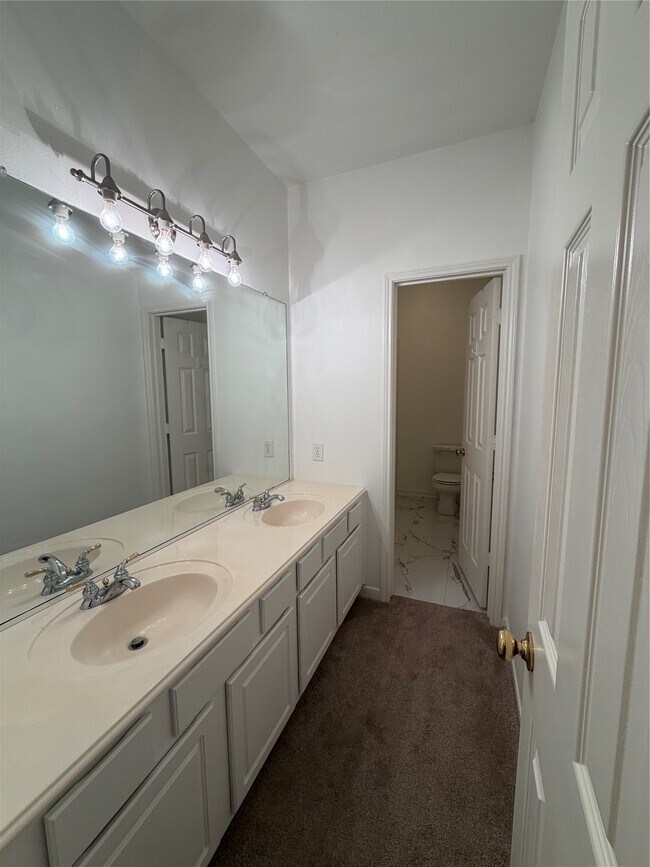 Building Photo - 19026 N Canyon Dr