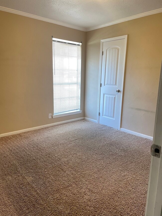Building Photo - 117 Whispering Pines Loop