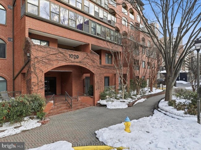 Building Photo - 1029 N Stuart St