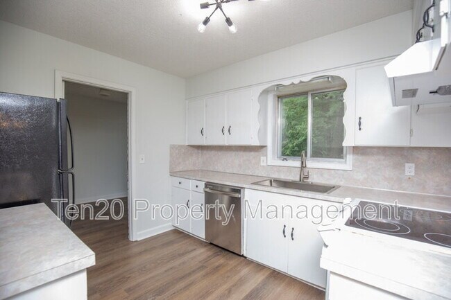 Building Photo - 4034 Savannah Dr