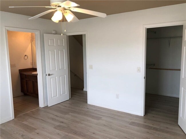 Building Photo - 3204 SW Windrift Ave