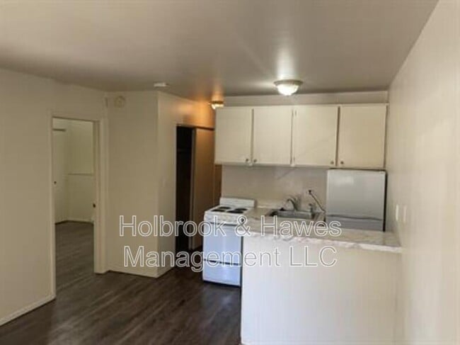 Building Photo - 225 N Sherwood St