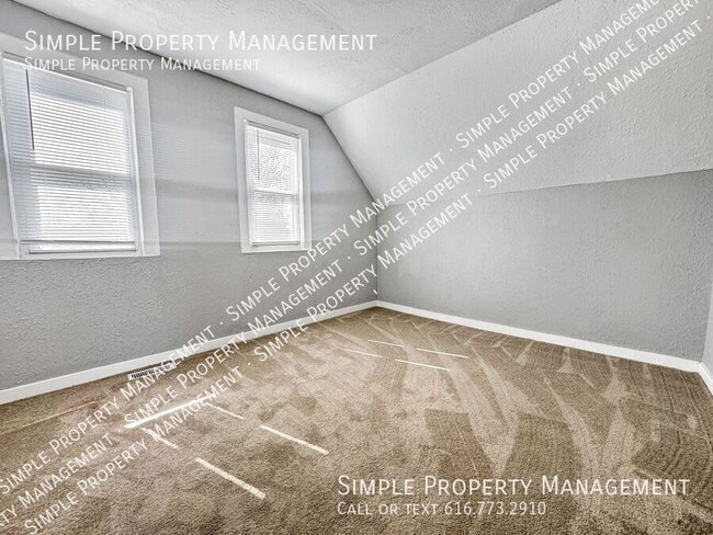 Building Photo - 156 Carrier St NE