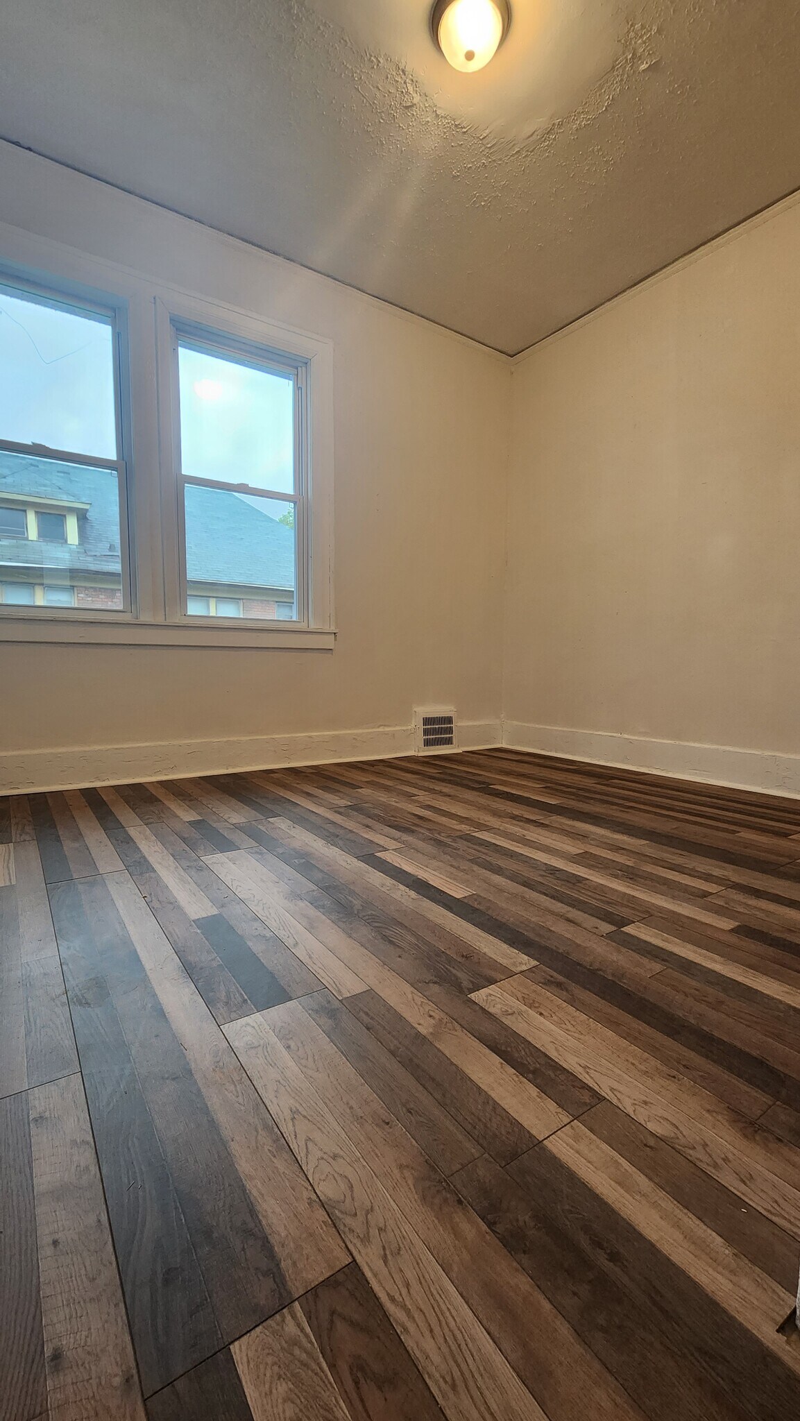 Building Photo - 2275 Clairmount St