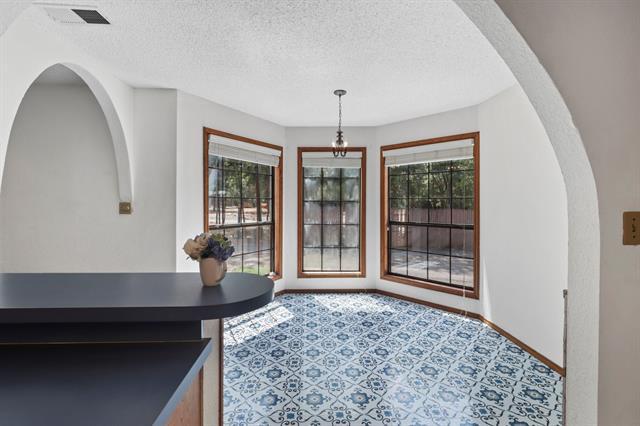 Building Photo - 665 Main St