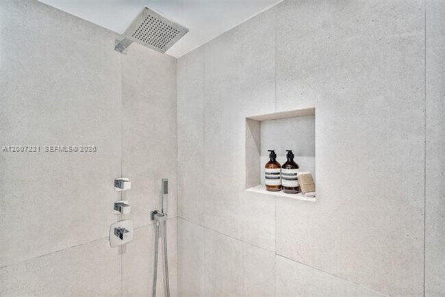 Building Photo - 2301 Collins Ave