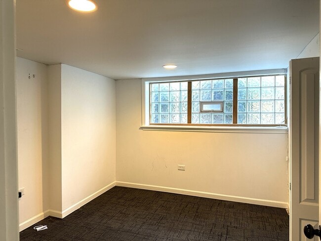 Building Photo - 2102 N Springfield Ave