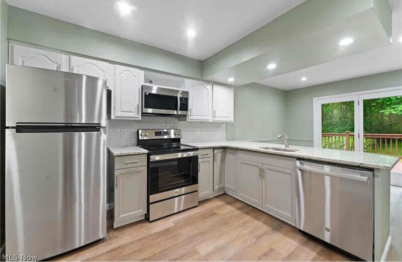 Building Photo - 6881 Chestnut-Ridge Rd