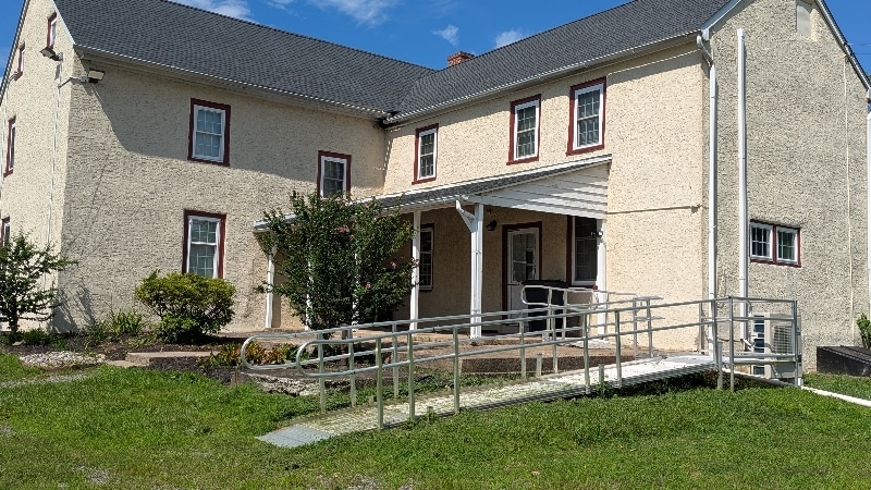 Building Photo - 2848 E High St