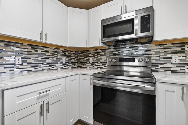 Building Photo - 4362 Tyler Cir N