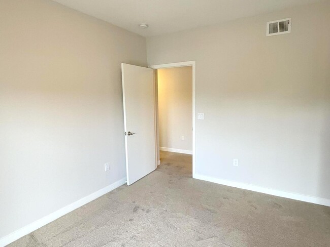 Building Photo - Great Corner Condo ! Lots Of Light ! Elan at Dublin Station. Bright Two Bedroom Two Bath Unit! Ne...