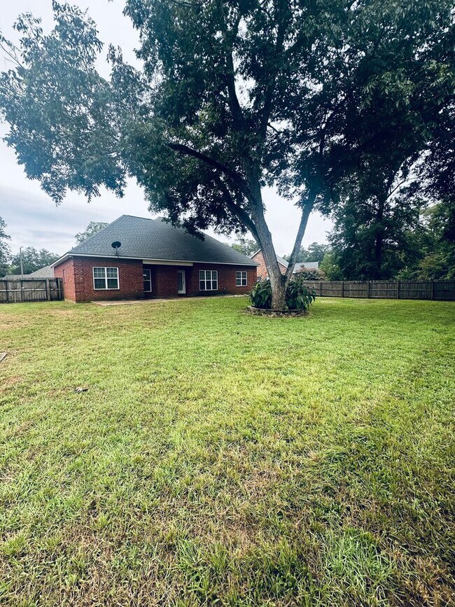 Building Photo - 406 Brookewater Ln