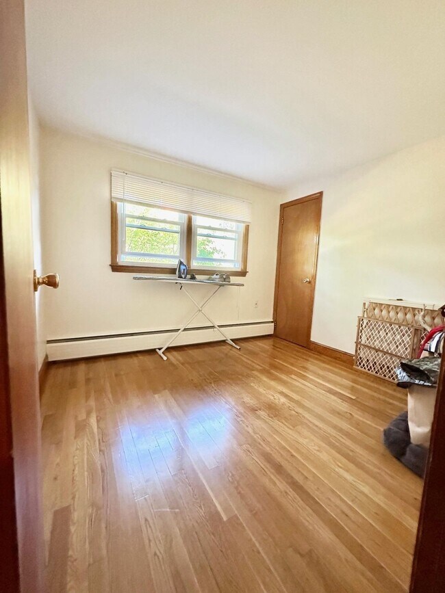 Building Photo - 10 Roulston Rd