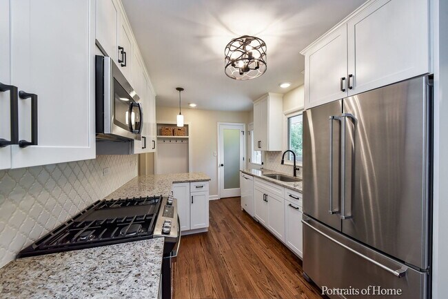 Building Photo - 311 Longview Dr