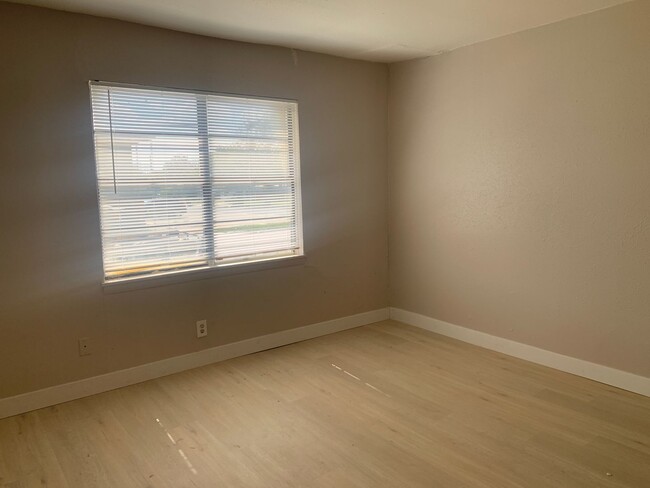 Building Photo - 1101 Hall