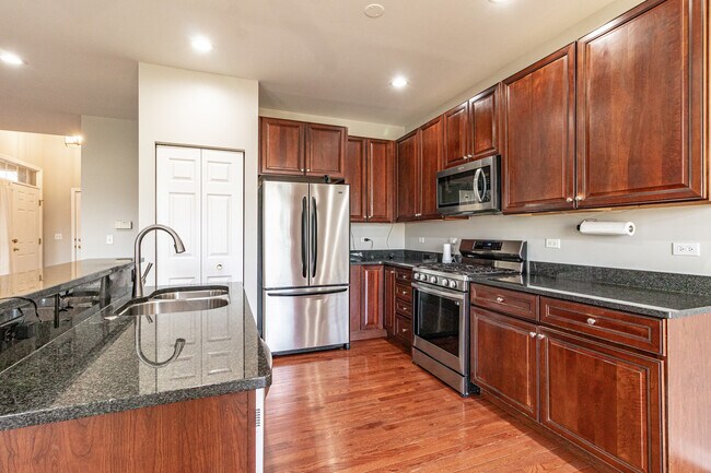 Building Photo - 1858 Crenshaw Cir