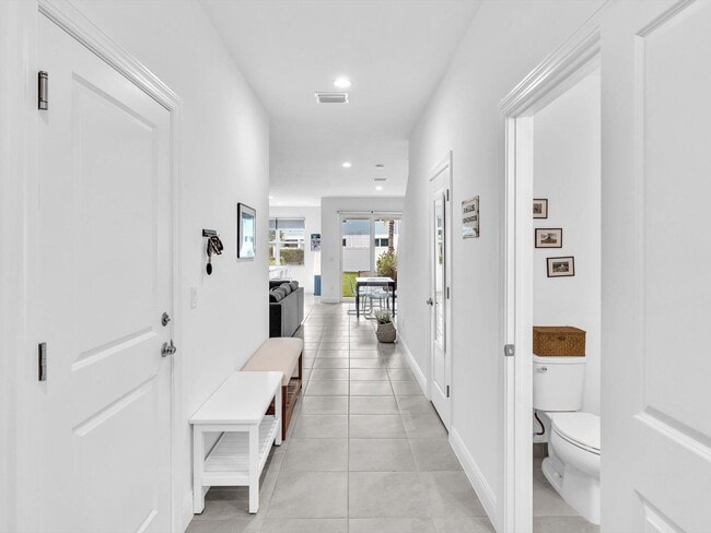 Building Photo - 556 Sanderling Cir