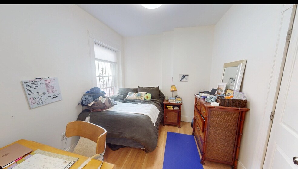Primary Photo - 5 Davis Ave