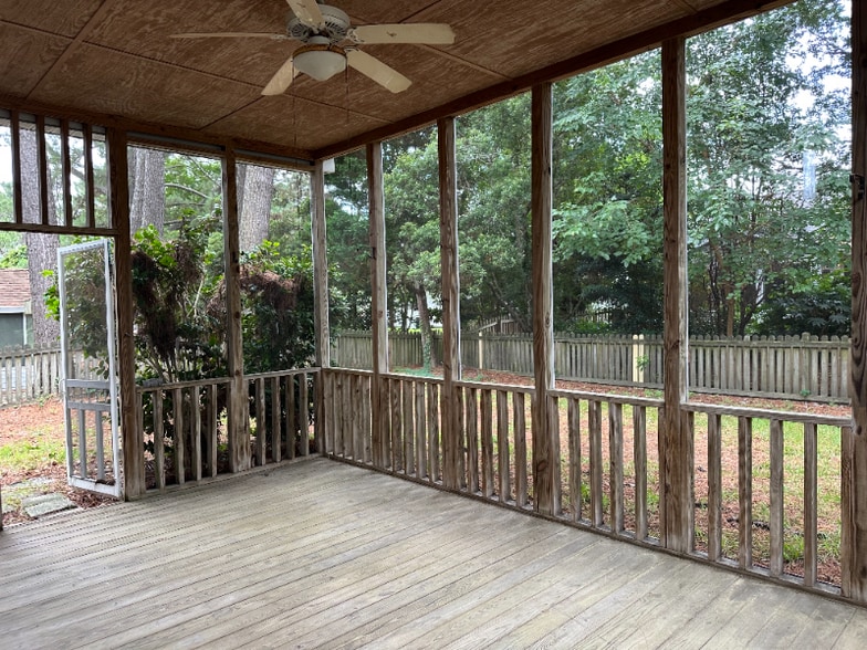 Building Photo - 233 Mossy Oak Way