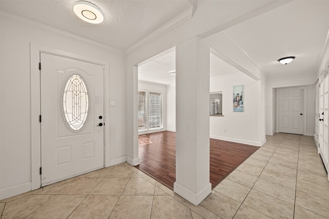 Building Photo - 11414 Meadow Lake Dr