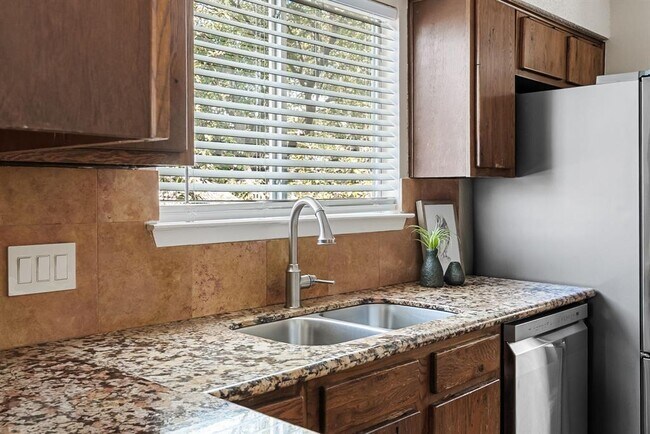 Building Photo - 8303 Wexford Dr