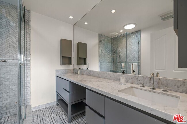Building Photo - 9023 Alto Cedro Dr