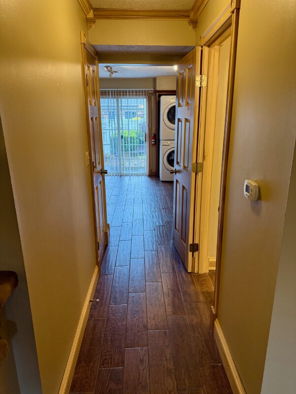 Building Photo - 1616 Spring Valley Dr