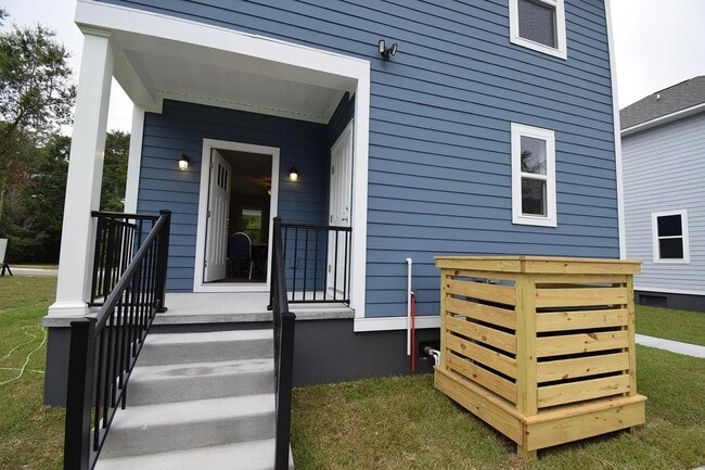 Building Photo - 1907 Grayson St