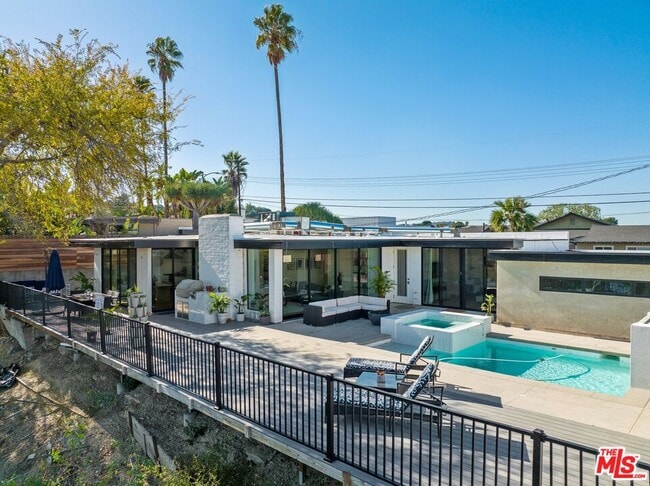 Building Photo - 3632 Beverly Ridge Dr