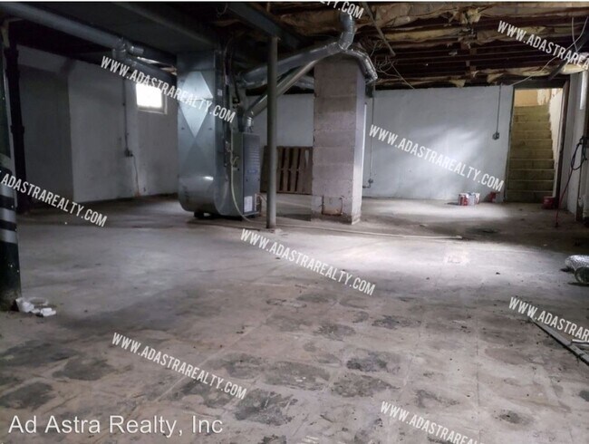 Building Photo - 9203 Vaughn Ave
