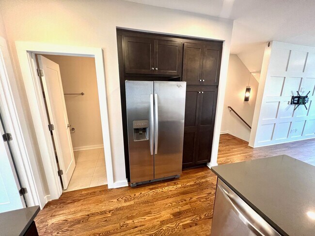 Building Photo - 3 bed/3 bath with Attached 2 Car Garage in East Nashville