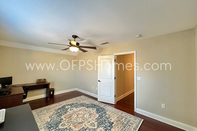 Building Photo - AVAILABLE IN AUG! 5BR/3BA IN S. CRESTVIEW