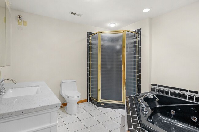 Building Photo - 505 4th
