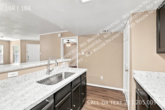 Building Photo - 11610 Vance Jackson Rd