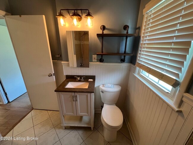 Building Photo - 2307 Medford Ln