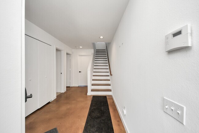 Building Photo - 2421 Wentworth St
