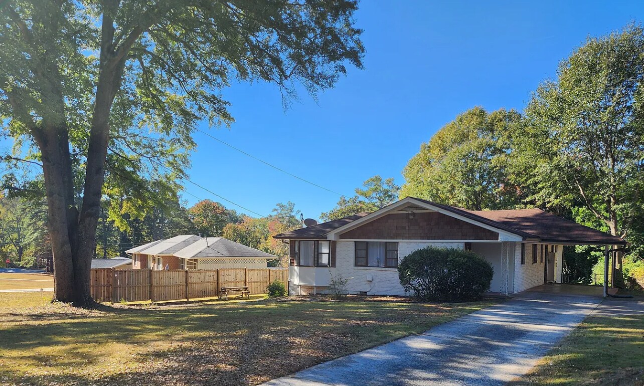 Building Photo - 2695 Davidson Dr