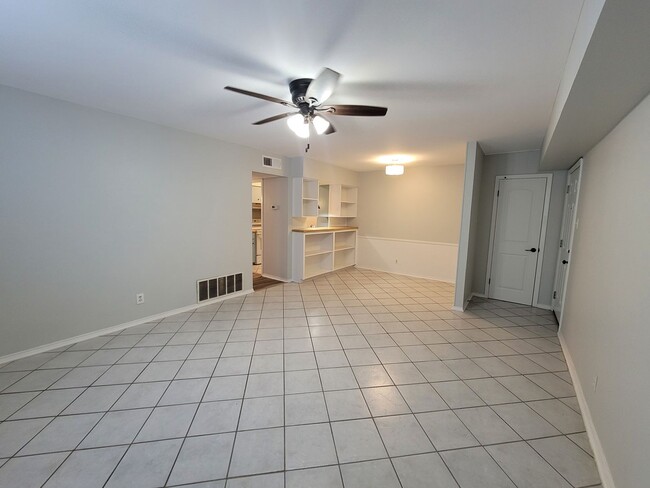 Building Photo - 219 W Silver Sands Dr