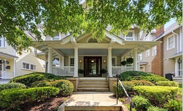Building Photo - Sunny, Spacious, & Spectacular