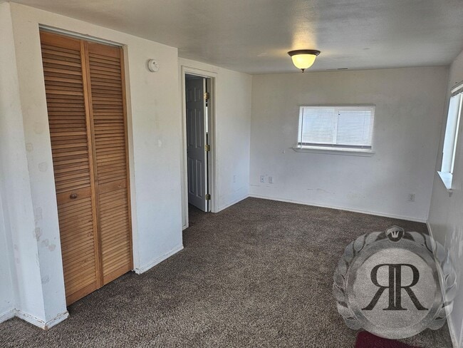 Building Photo - 2 Bedroom 1 Bathroom Home