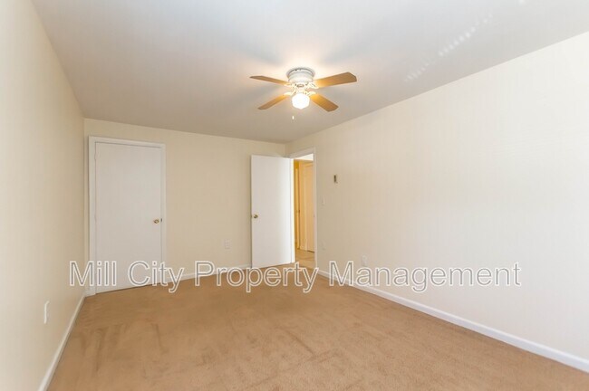 Building Photo - 20-22 Mitchell Street - 22B