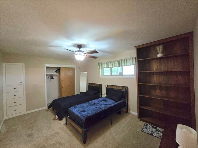 Building Photo - 1702 Ivie Lee St