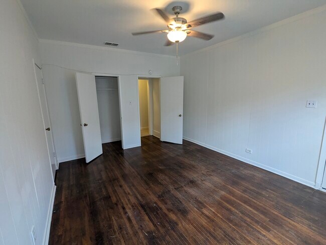 Building Photo - 328 Mockingbird Ln