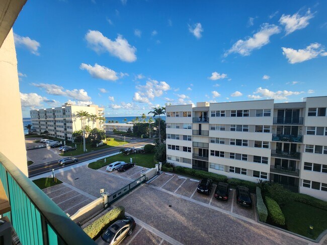 Building Photo - 1238 Hillsboro Mile