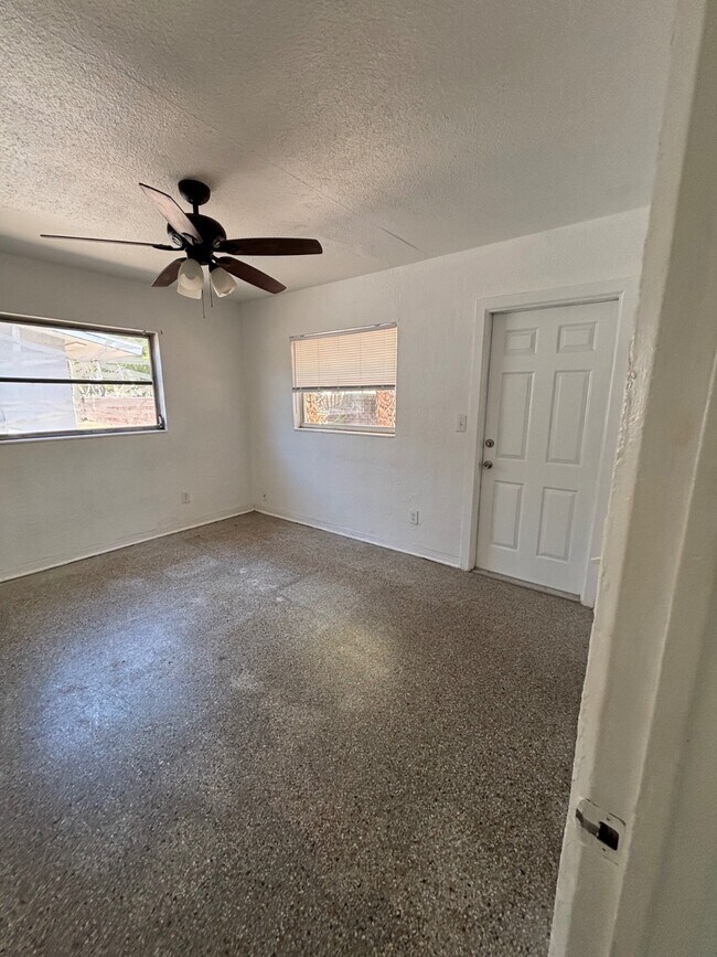 Building Photo - 172 38th Ave SE