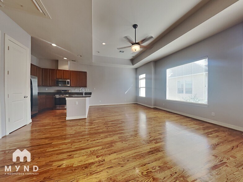 Building Photo - 3838 Center St