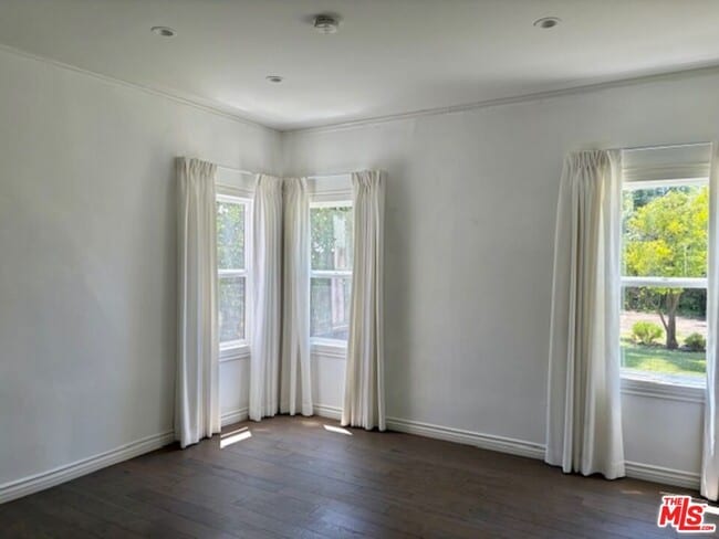 Building Photo - 459 S Holt Ave