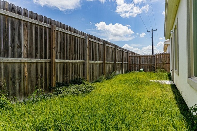 Building Photo - 5808 Sandpiper Ave