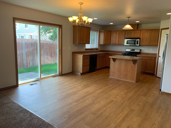 Building Photo - Spacious 4 Bed 2 Bath Home in Ellensburg