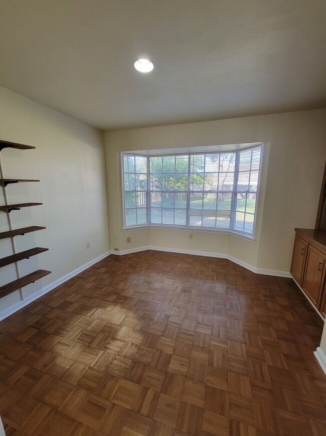 Building Photo - Bryan - 4 Bedroom - 2 bath - 2 story House with attached garage